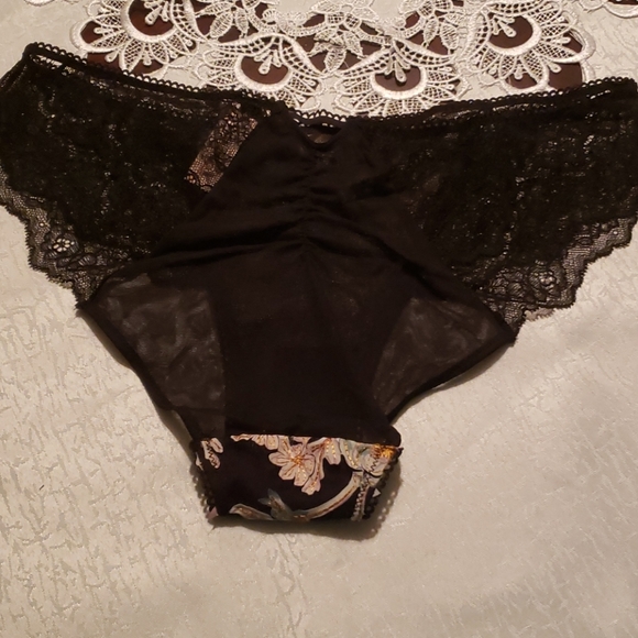 Victoria secret woman - Picture 3 of 8